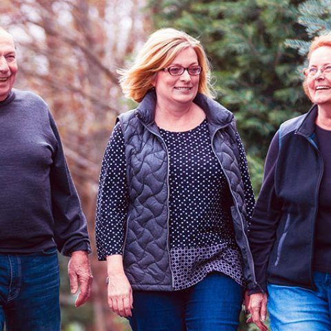 A family affair: Knee replacements for daughter, dad and mom